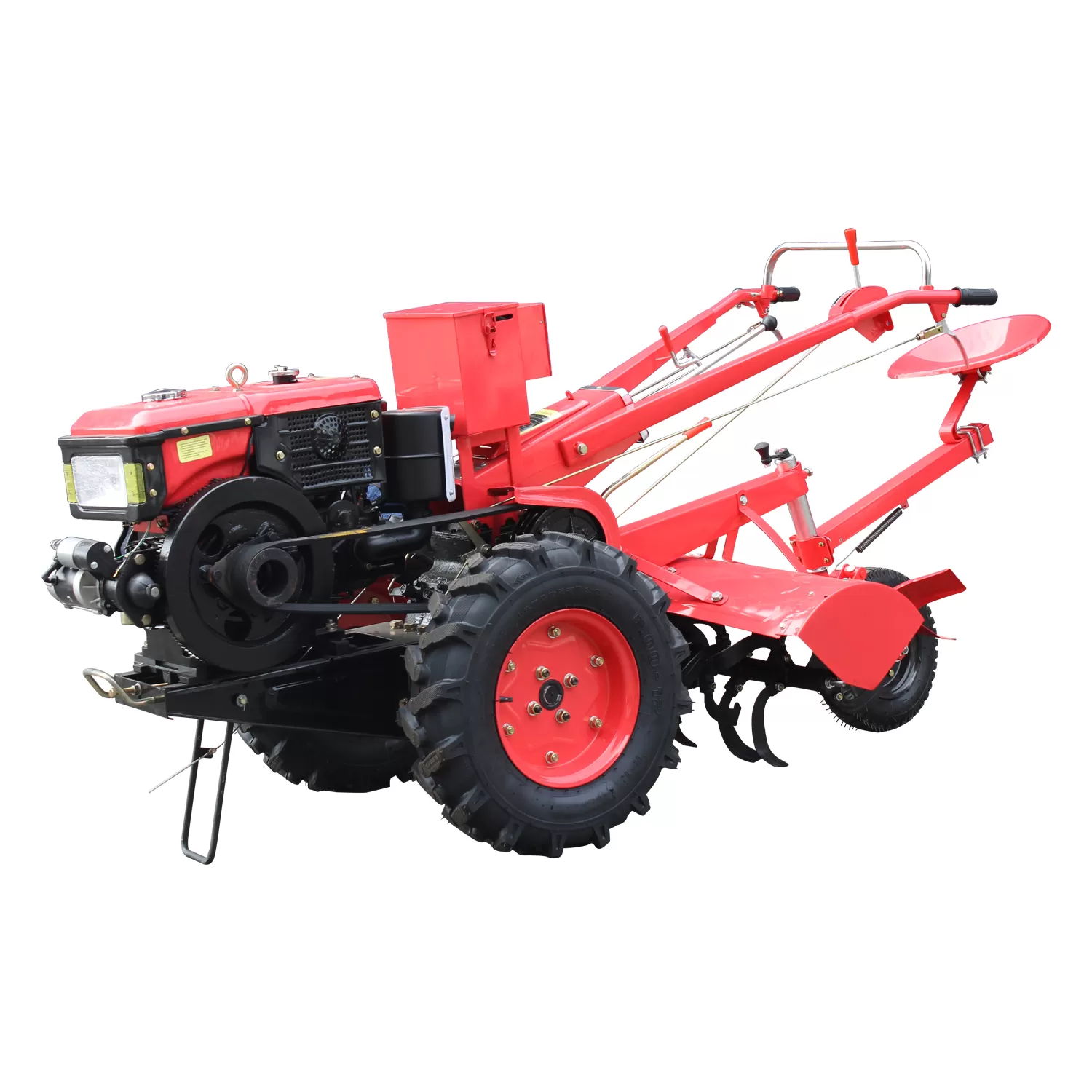Micro Trator Nagano 12,5 HP em vista frontal com implemento